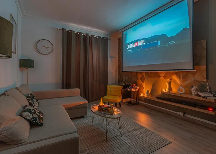 Luxury Cinephile - Netflix - 2 Balcons - Garage Prive - Minibar